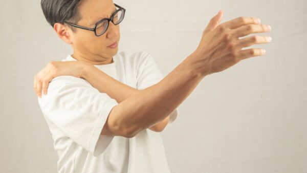 市川大野で四十肩・五十肩にお悩みの方へ｜肩が上がらない・夜痛い症状に鍼治療という選択